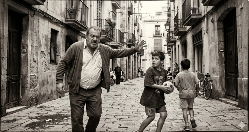 Sokakta Top Oynayan Çocukları Kovan İnsan